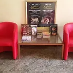 吉奥万妮娜酒店 *